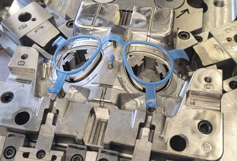 Lunette Réalisation SVO Moules - Concepteur et fabricant de moules de précision, industrie de la transformation des thermoplastiques