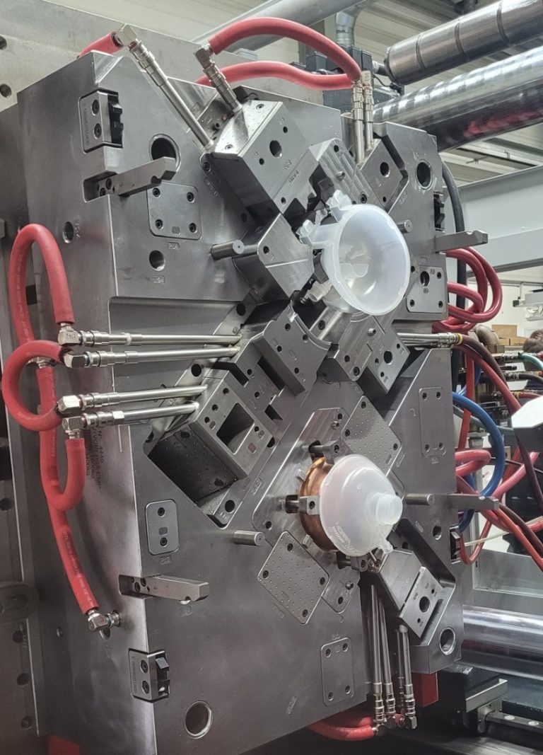 Outillage de réservoir SVO Moules - Concepteur et fabricant de moules de précision, industrie de la transformation des thermoplastiques