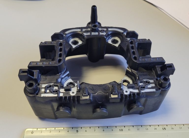 Surmoulage d’insert SVO Moules - Concepteur et fabricant de moules de précision, industrie de la transformation des thermoplastiques